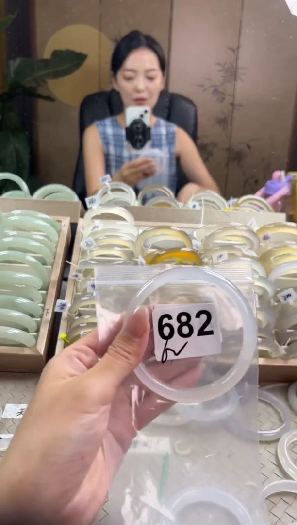 手镯玛瑙/玉髓未镶嵌682