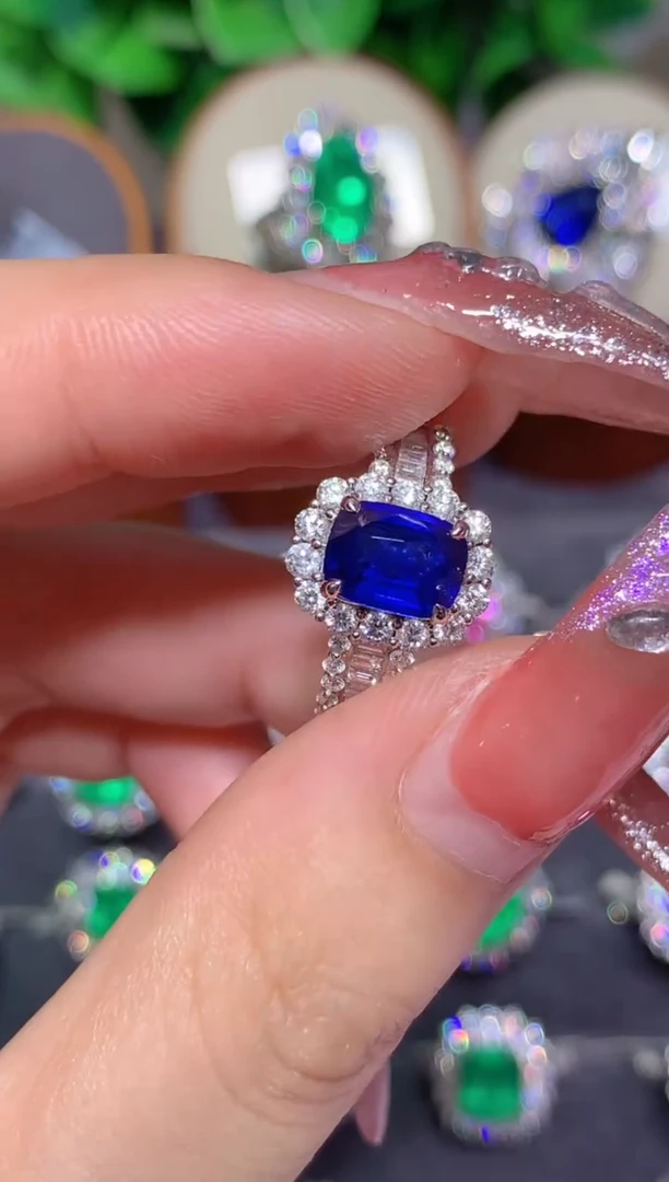 戒指蓝宝石18K金镶嵌1.9ct