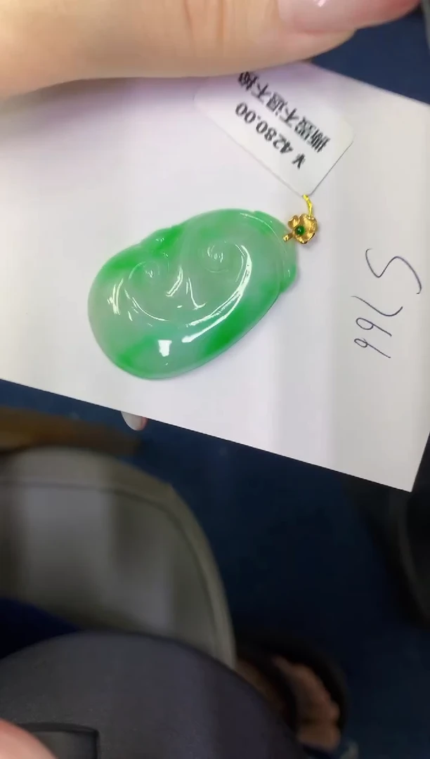 翡翠18K金镶嵌颈饰缅甸天然翡翠A货