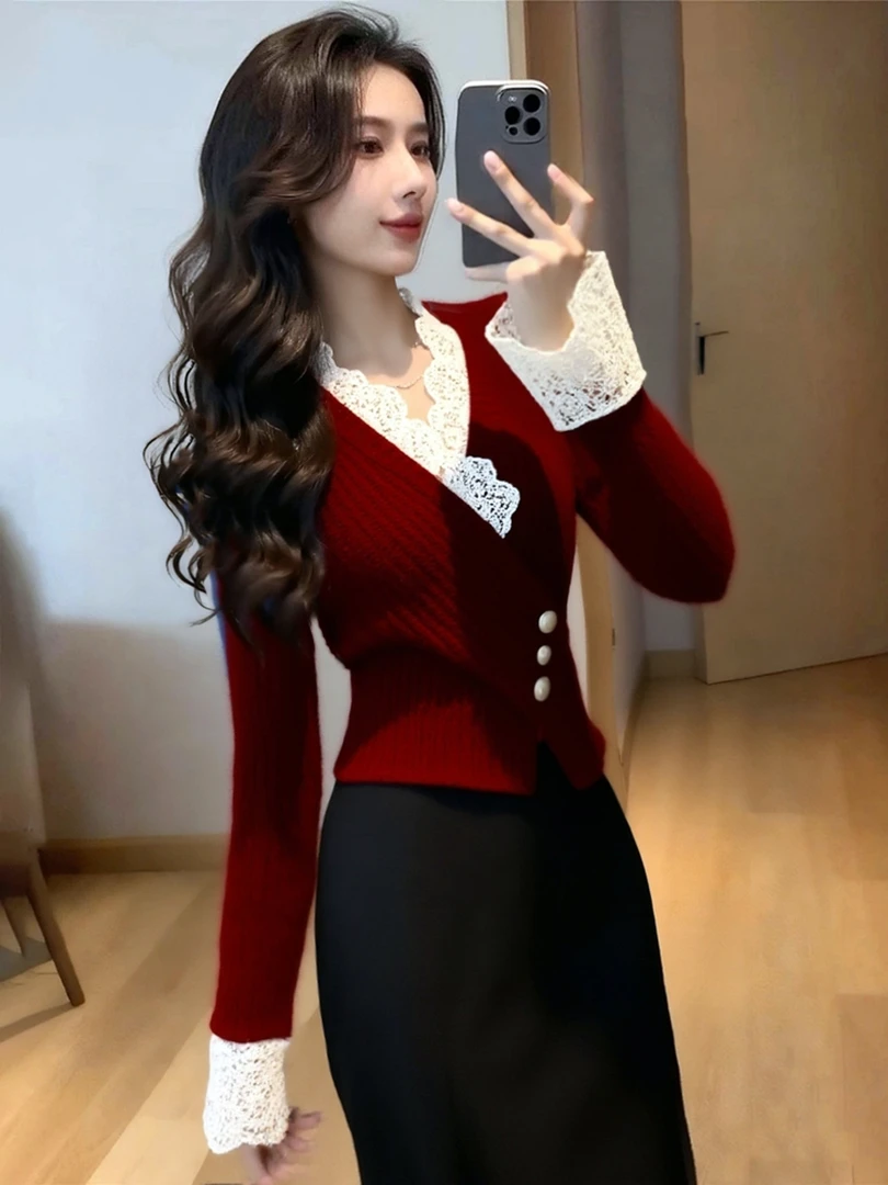 2025冬季小众设计感绝美独特漂亮小香风蕾丝拼接红色针织上衣女装