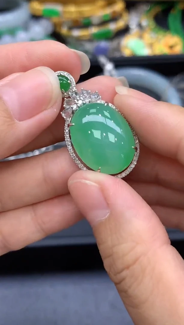 颈饰18K金镶嵌翡翠695-中国好珍宝