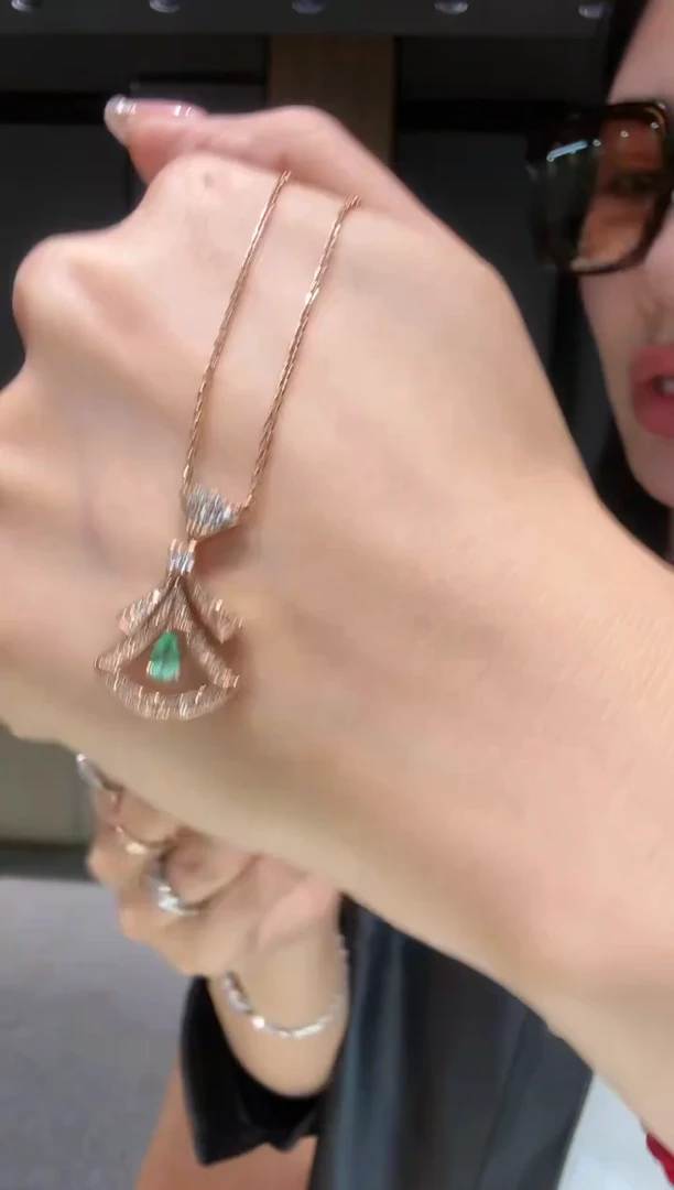 【闪购商品】钻石项链18K金镶嵌裙子