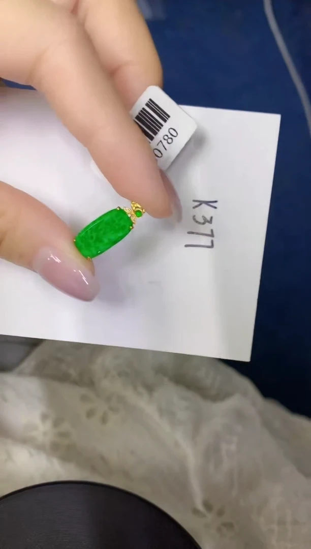 颈饰18K金镶嵌翡翠缅甸天然翡翠A货