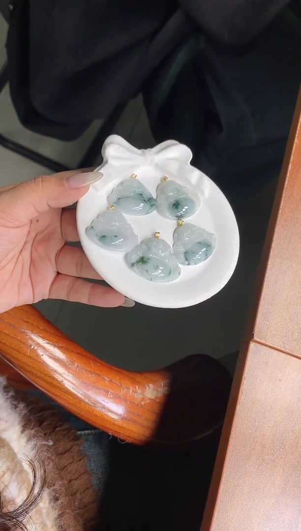 【闪购商品】翡翠颈饰18K金镶嵌飘花佛公多样性发一件