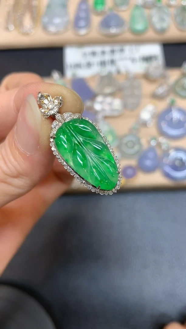 【闪购商品】翡翠颈饰18K金镶嵌树叶【无服务费