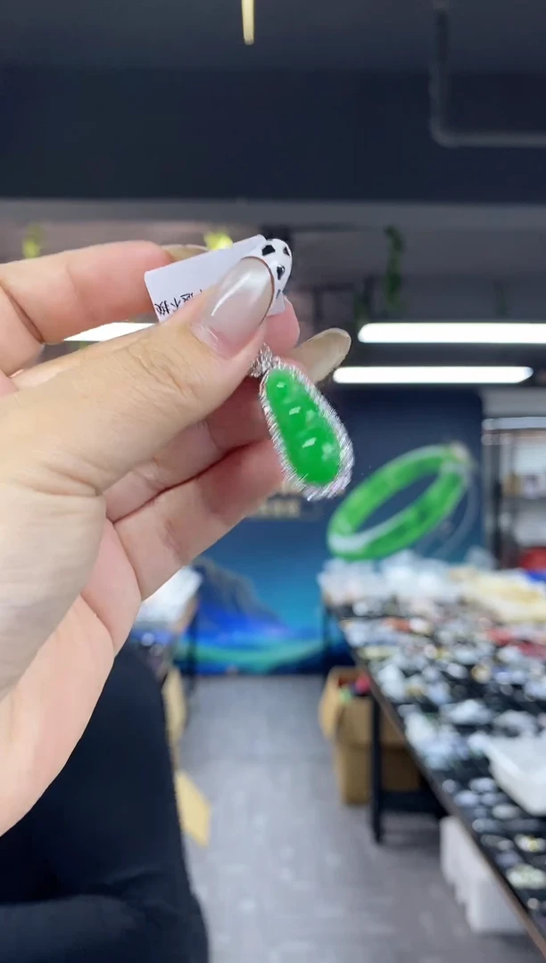 吊坠(不含链)未镶嵌翡翠多样性下发其一颜色微差