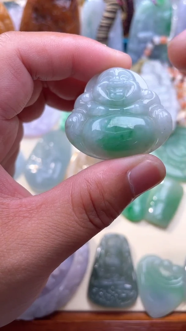 翡翠未镶嵌颈饰佛公