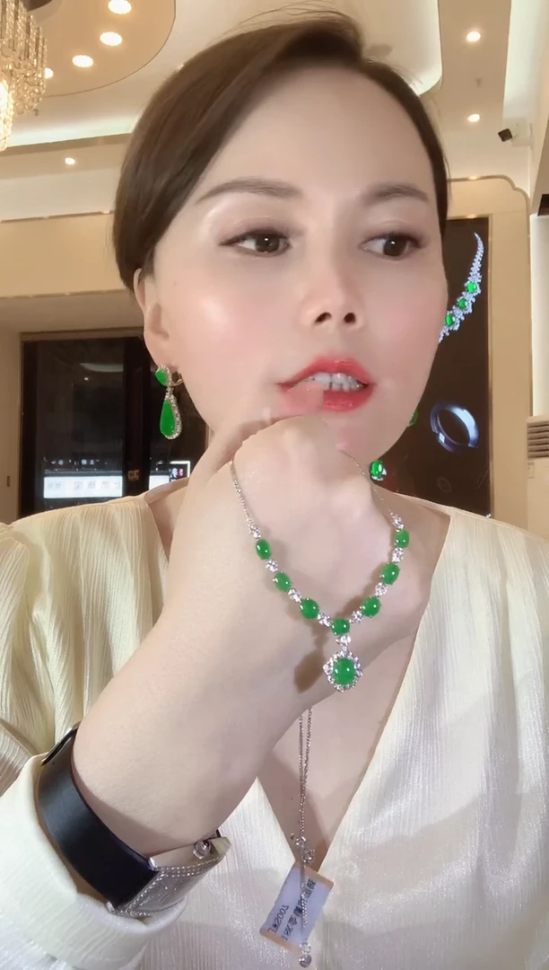 套链18K金镶嵌翡翠A120