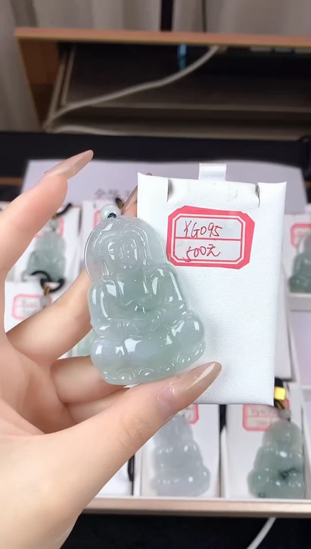 翡翠未镶嵌颈饰YG095晴底观音