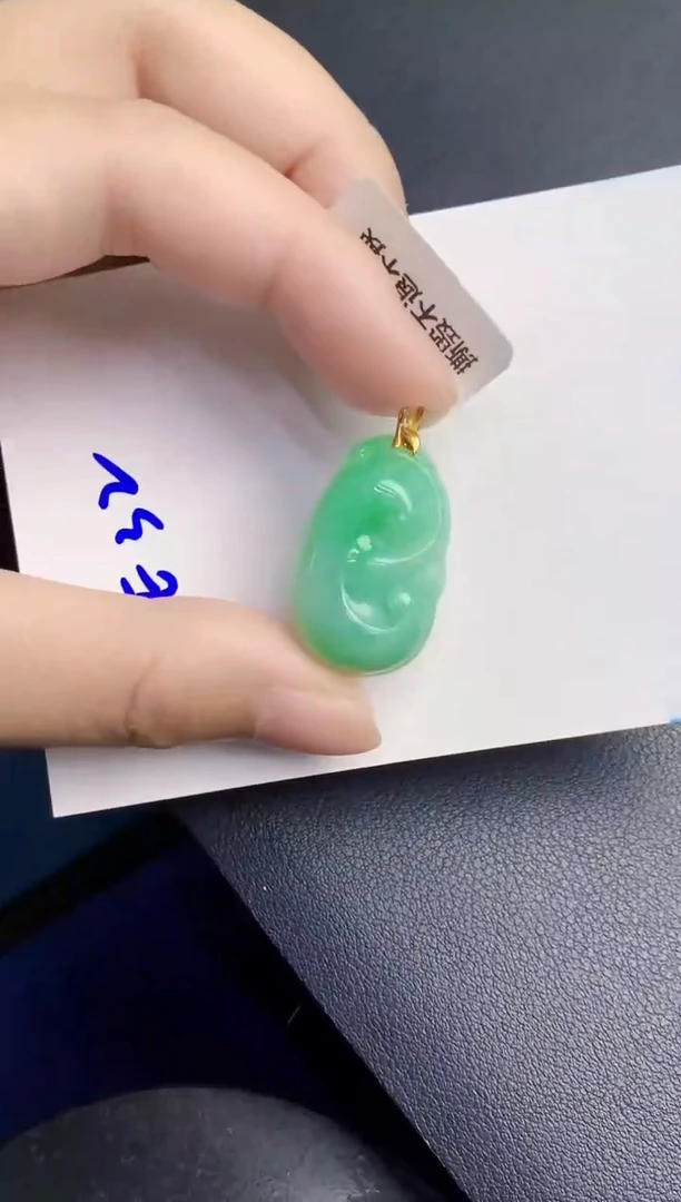 翡翠未镶嵌颈饰天然缅甸A货翡翠