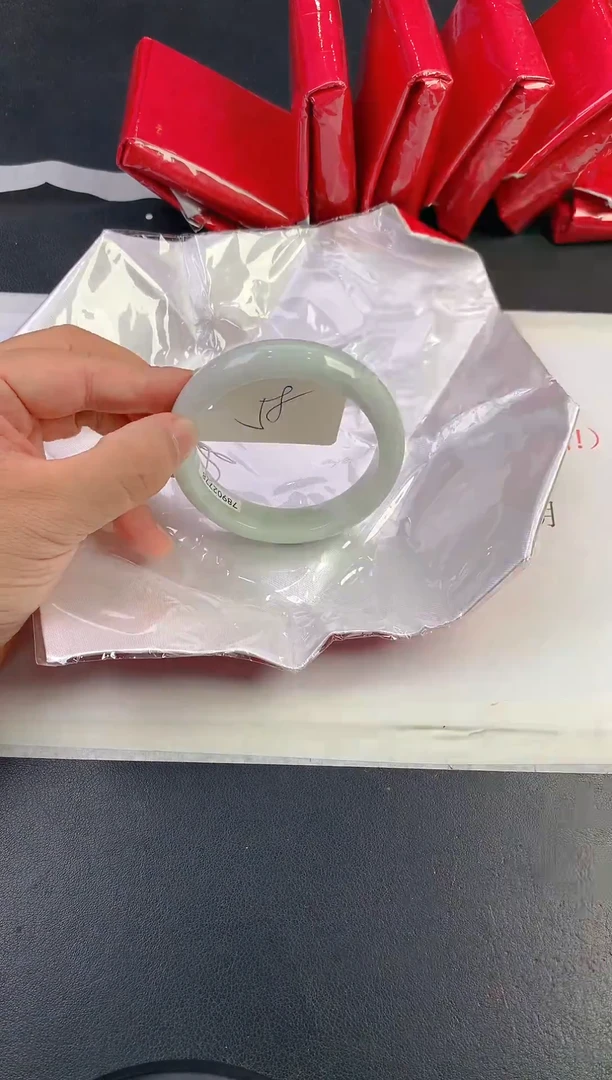 未镶嵌手镯翡翠128