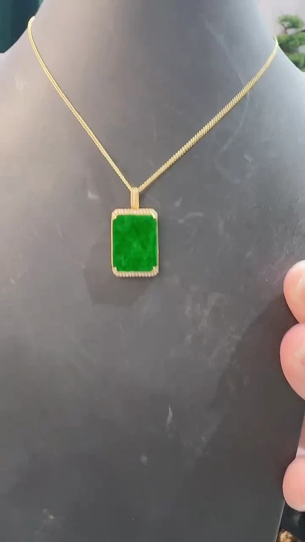 颈饰18K金镶嵌翡翠88888888888
