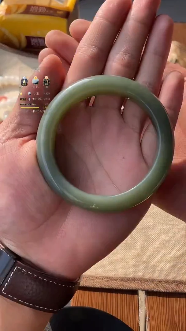 未镶嵌手镯和田玉左**右和田玉手镯多样性发一