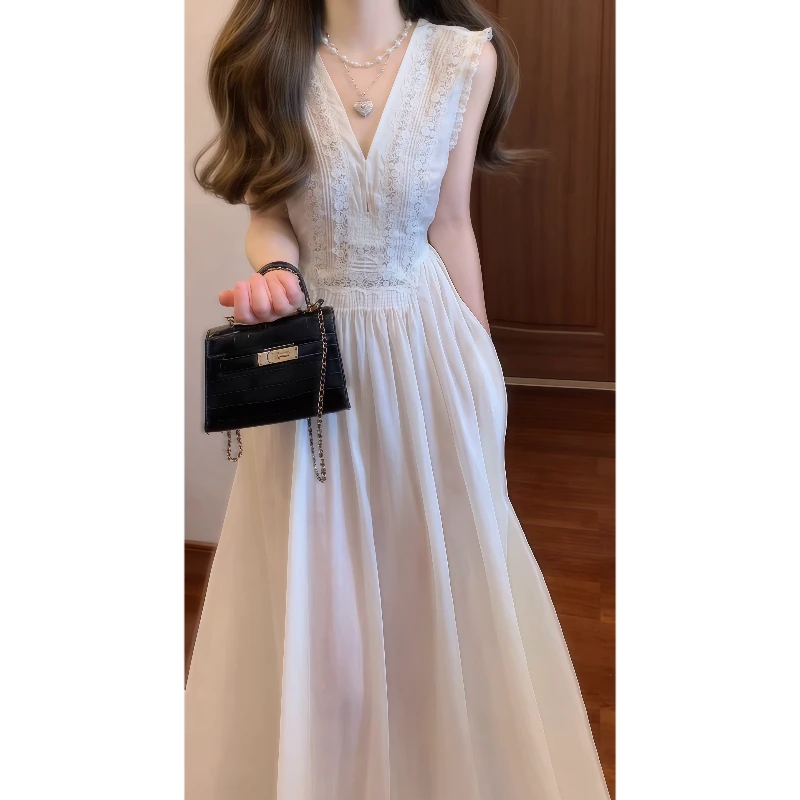 【天鹅堡】法式重工刺绣复古V领连衣裙收腰无袖女神范度假长裙9519
