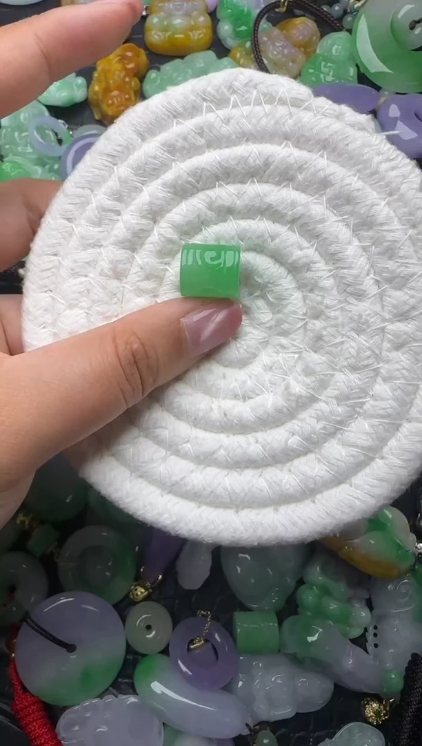 颈饰未镶嵌翡翠缅甸翡翠吊坠