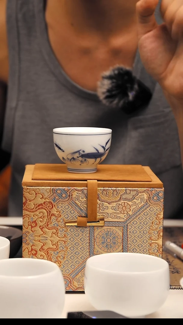 景德镇陶瓷鱼趣杯001