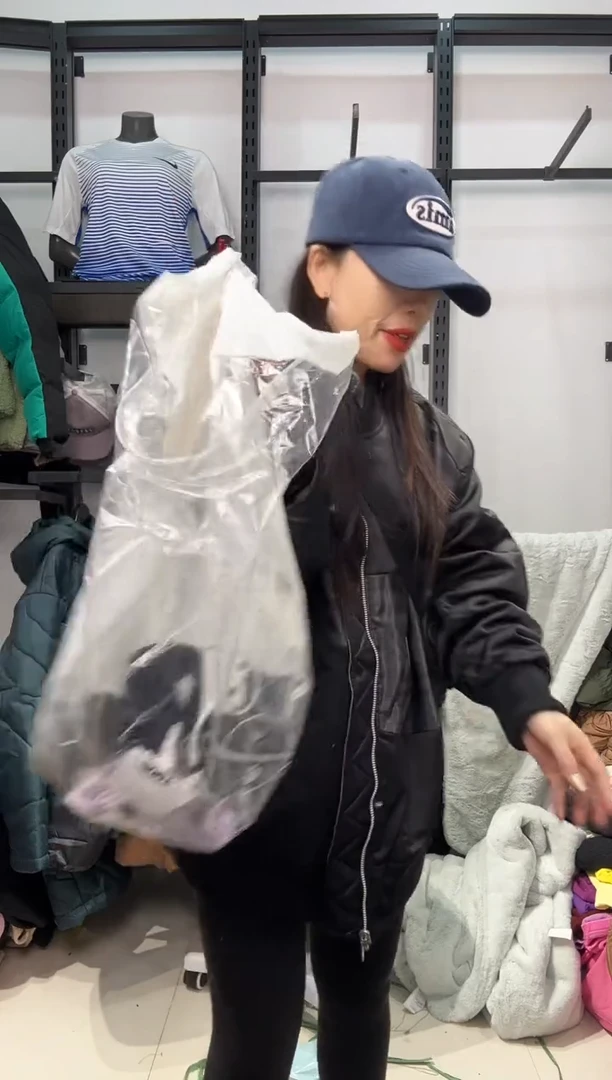 2311闪购编码  运动卫衣裤以直播间过款为准 尺码  ·  无售后