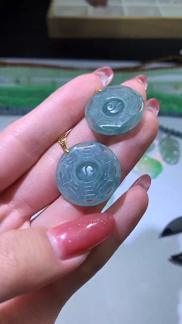 颈饰18K金镶嵌翡翠ZX018723多样性发一