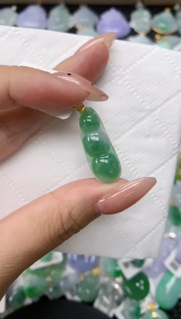 颈饰18K金镶嵌翡翠111111111111