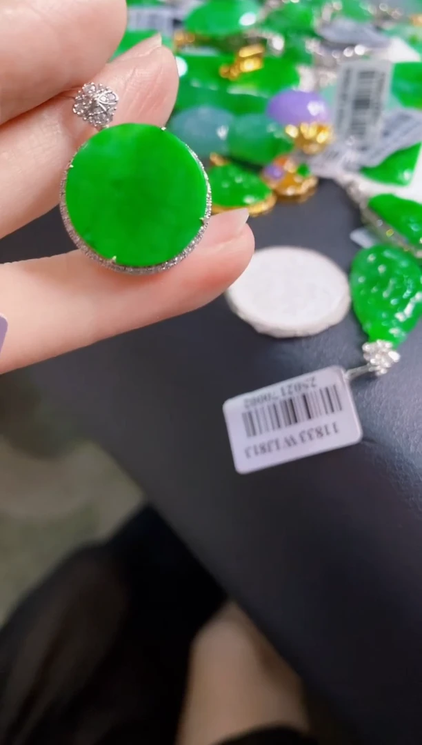 定制翡翠18K金镶嵌圆牌