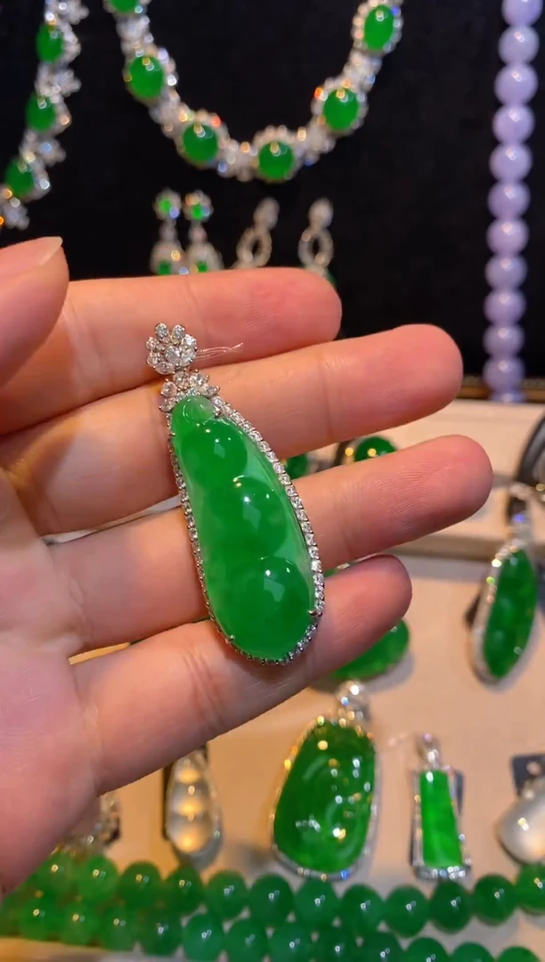 吊坠(赠链)18K金镶嵌翡翠翡翠吊坠