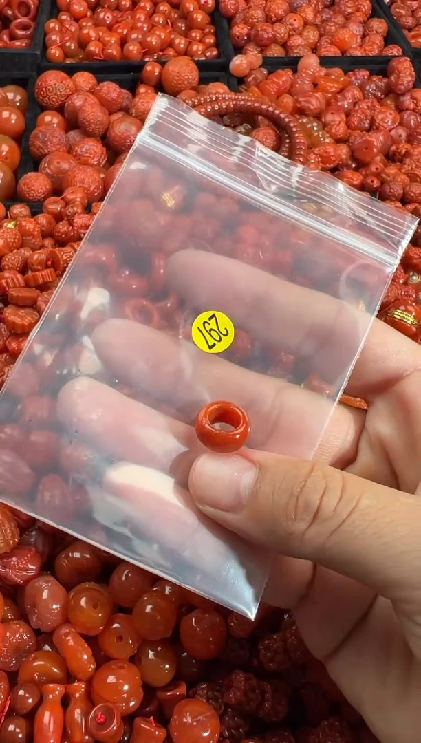 南红玛瑙未镶嵌颈饰1