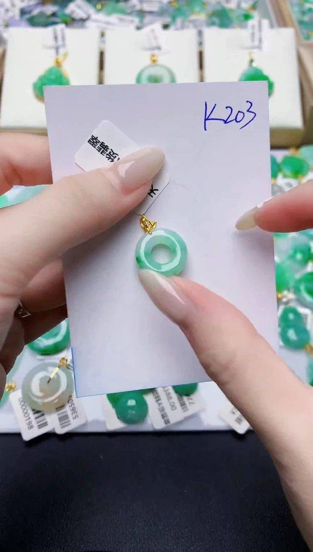 翡翠18K金镶嵌颈饰0000000000