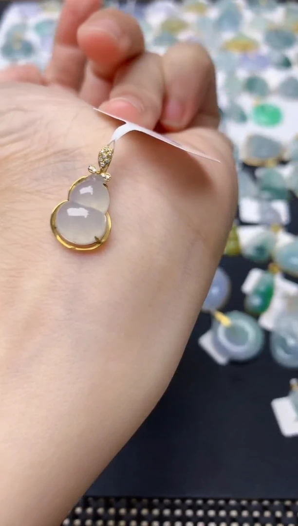 翡翠18K金镶嵌颈饰天然缅甸A货翡翠