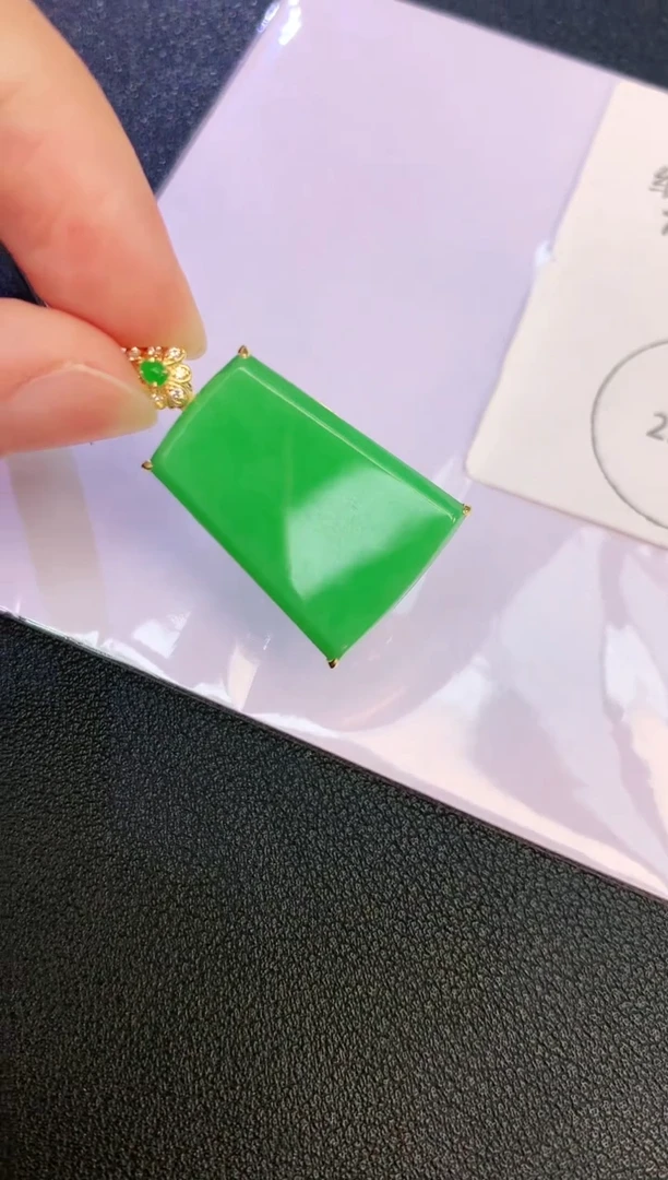 翡翠18K金镶嵌颈饰赠礼盒证书 麦麦