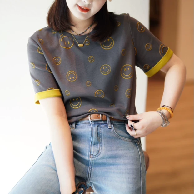 【锦衣服饰】OY 66132欧货笑脸烧花圆领短袖T