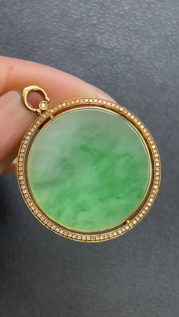 颈饰18K金镶嵌翡翠无事牌