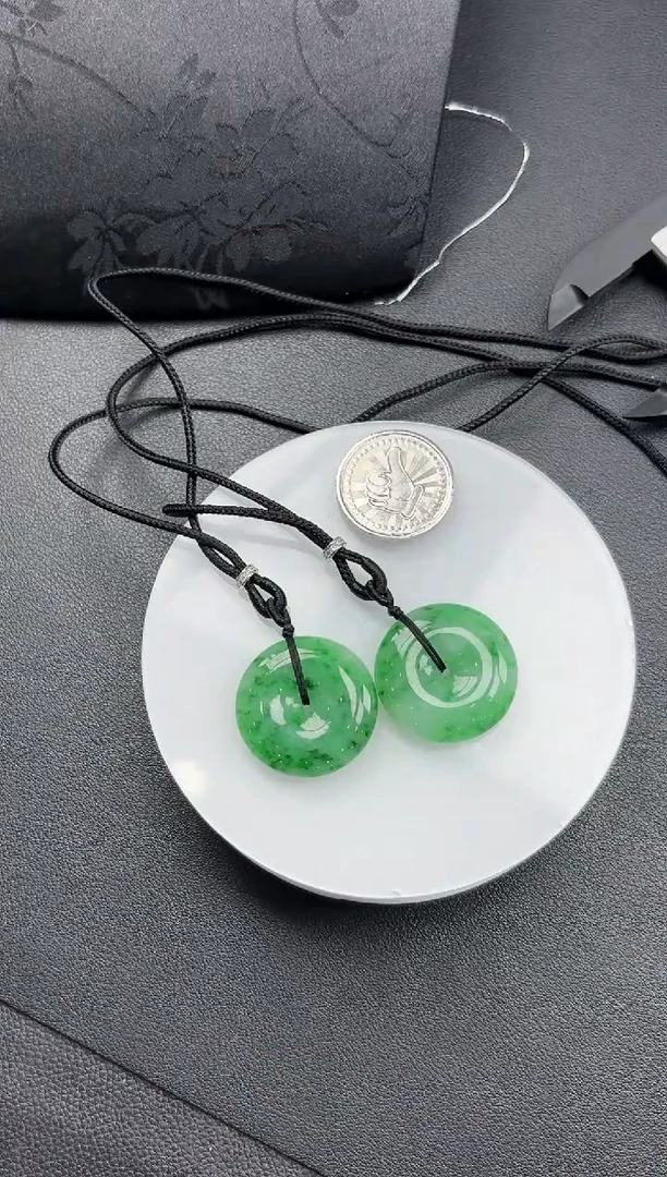 【闪购商品】翡翠颈饰未镶嵌平安扣多样性发一