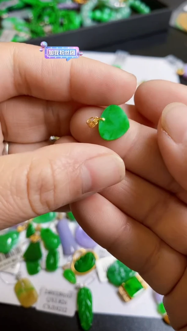 【闪购商品】翡翠颈饰18K金镶嵌吊坠爱心