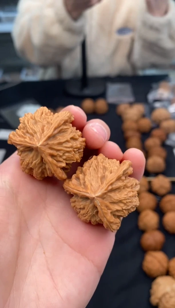 【闪购商品】文玩核桃把件盘山奔35-t139