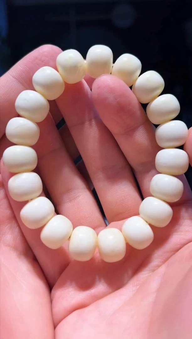 【闪购商品】蜜蜡手串未镶嵌14+(瓷白蜡)