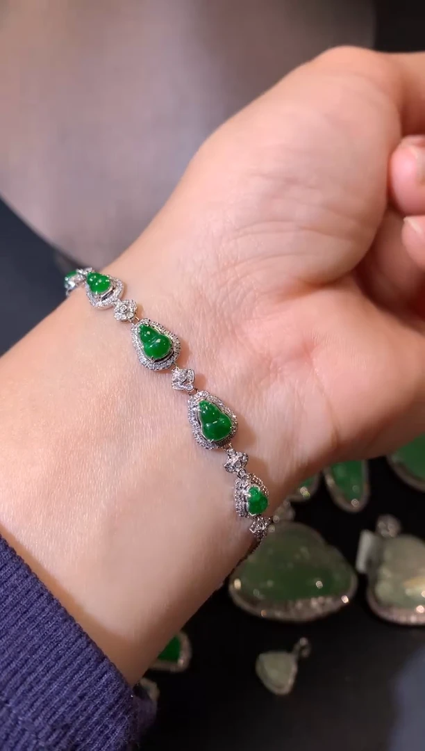 【闪购商品】翡翠吊坠(不含链)18K金镶嵌手链