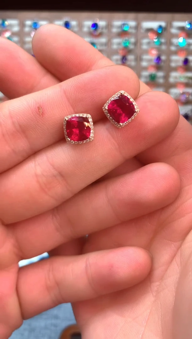 银S925镶嵌耳钉红宝石......