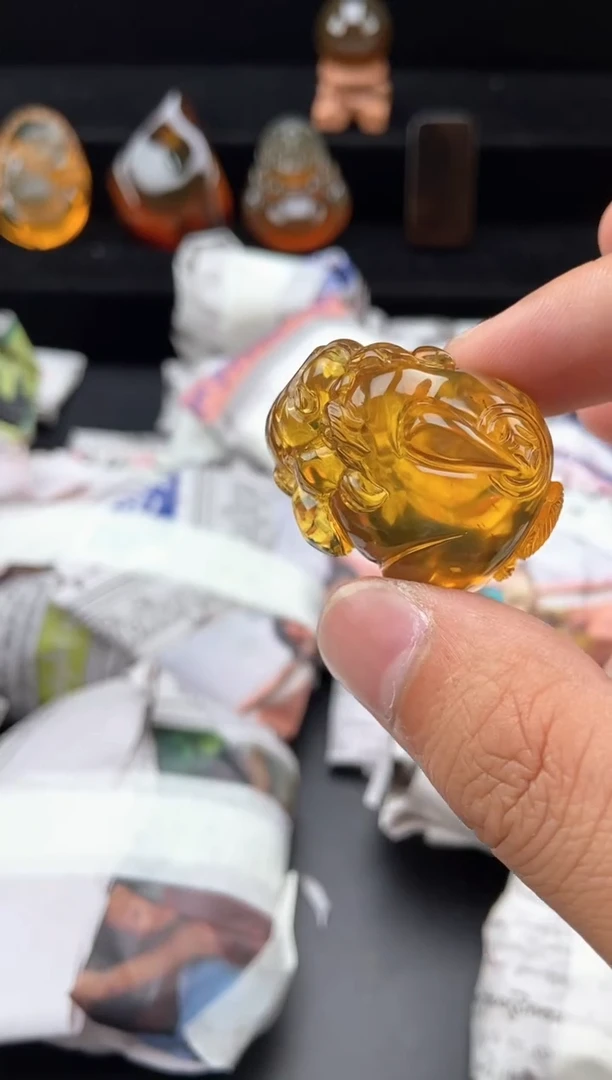 琥珀颈饰未镶嵌貔貅吊坠