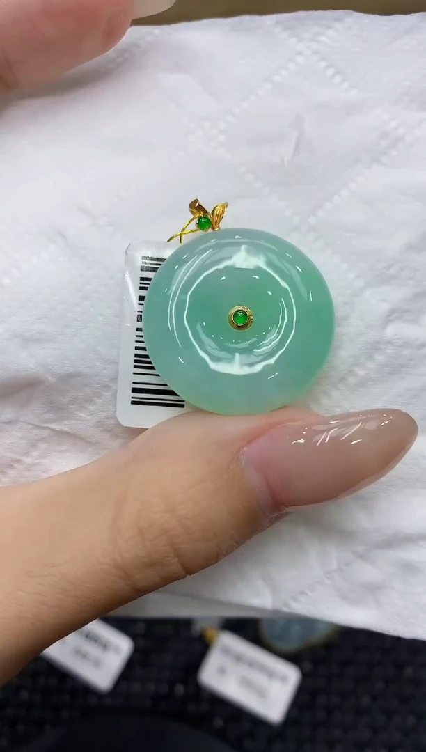 翡翠18K金镶嵌颈饰111111111111