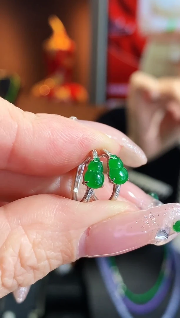 【闪购商品】翡翠吊坠(不含链)18K金镶嵌葫芦耳包