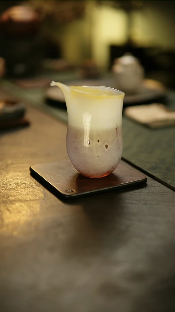 阿眠    沁黄白游公道杯