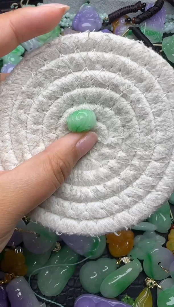 颈饰未镶嵌翡翠缅甸翡翠吊坠