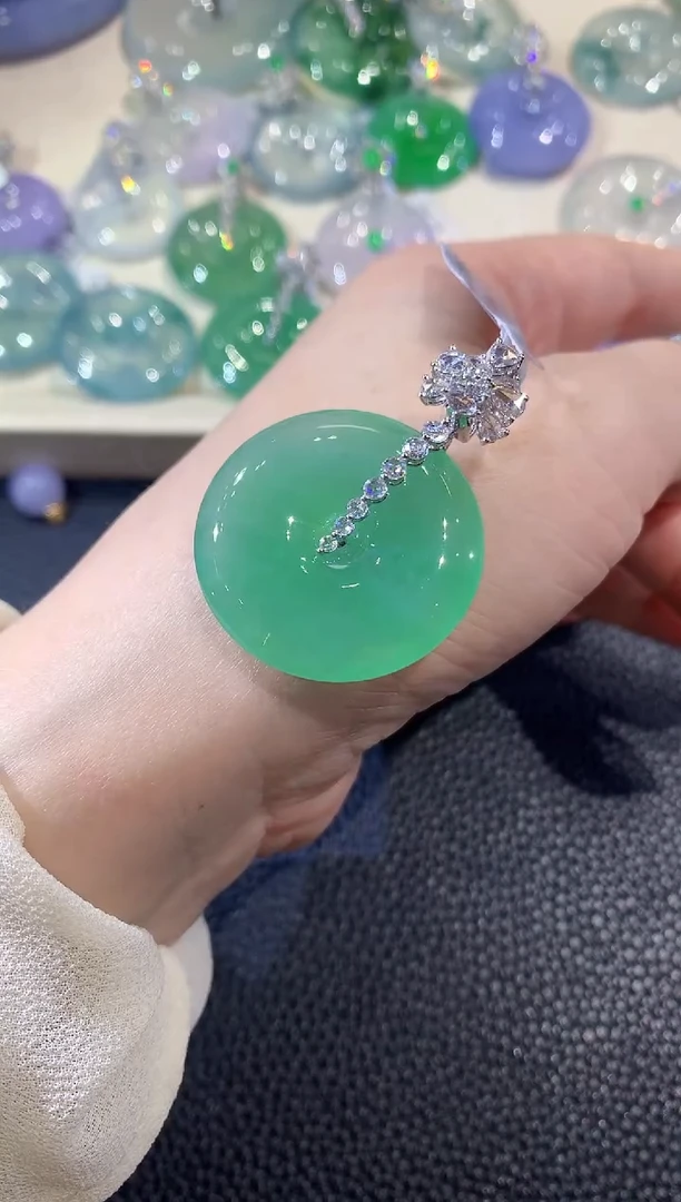 吊坠(不含链)18K金镶嵌翡翠A41