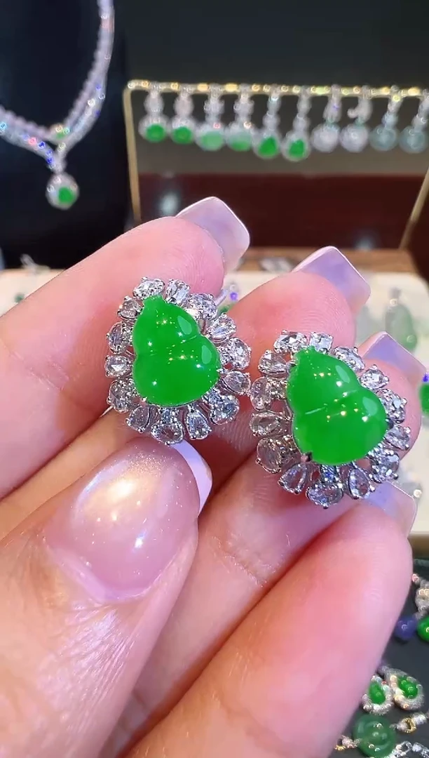 18K金镶嵌翡翠耳饰翡翠
