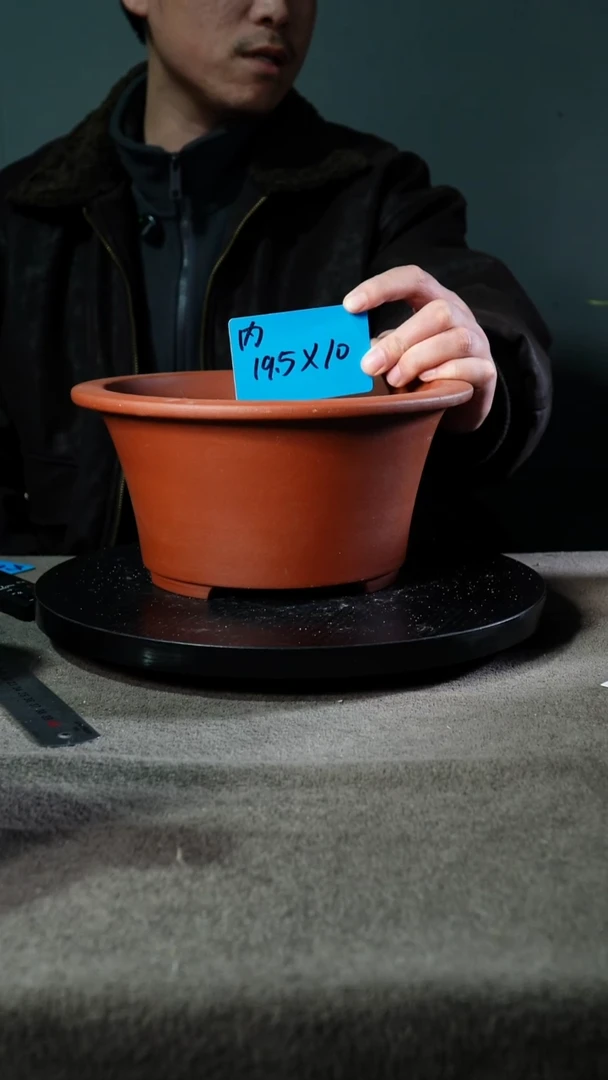 A宜兴紫砂小花盆