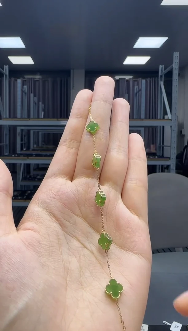 18K金镶嵌手链和田玉1