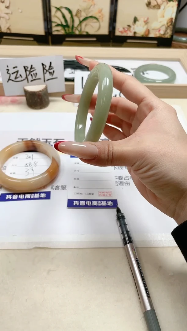 【闪购商品】石英质玉手镯未镶嵌202/58.4