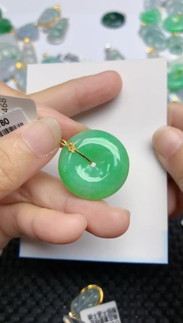 翡翠18K金镶嵌颈饰天然翡翠A货