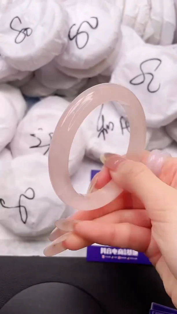 【闪购商品】石英质玉手镯未镶嵌8K59-61