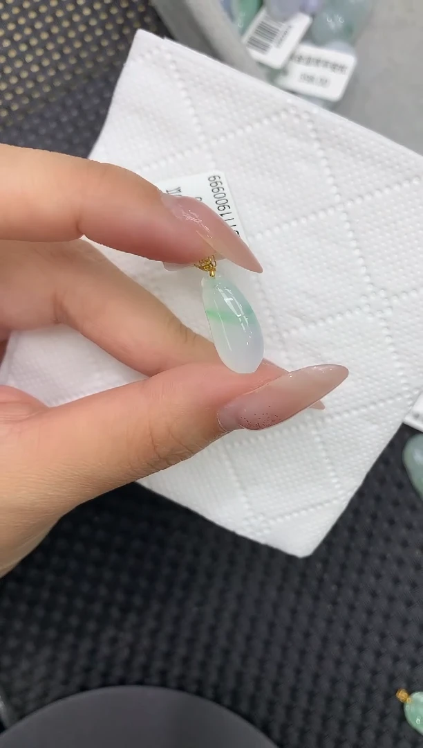 颈饰18K金镶嵌翡翠1111111111